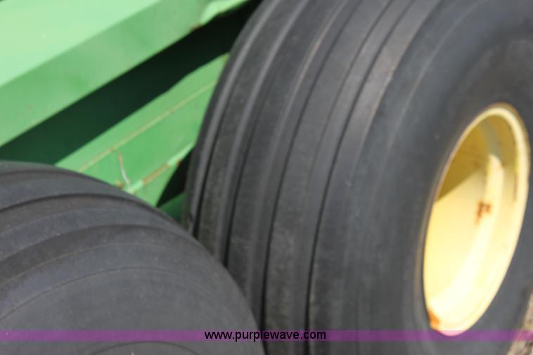 image for item D5304 John Deere 785 manure spreader