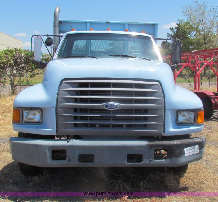 image for item D5312 1997 Ford F800 dump truck