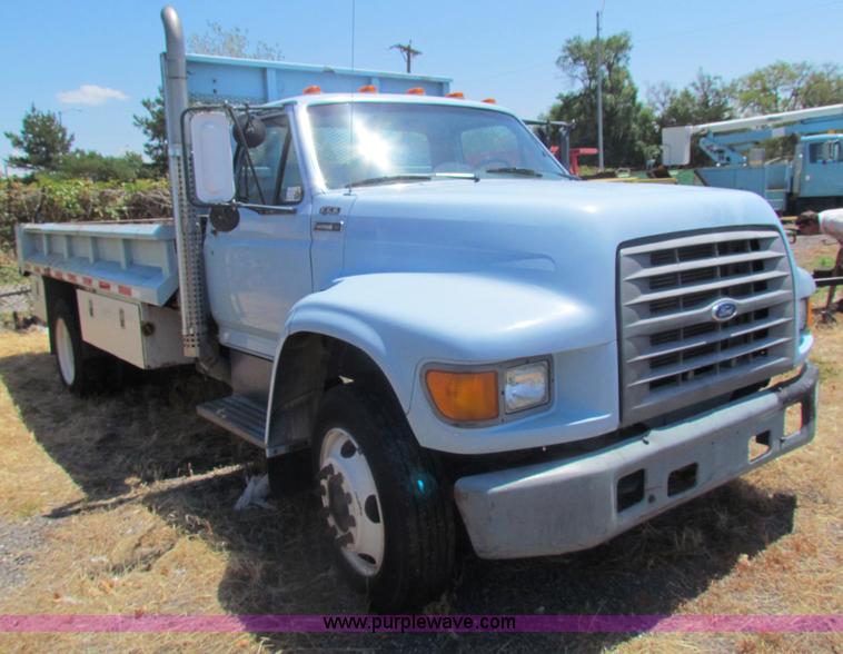 image for item D5312 1997 Ford F800 dump truck