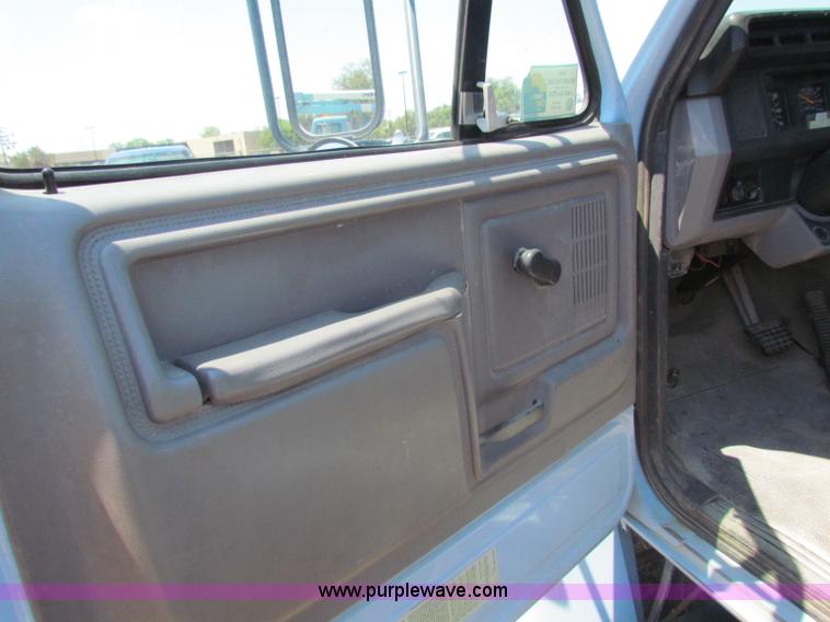 image for item D5312 1997 Ford F800 dump truck