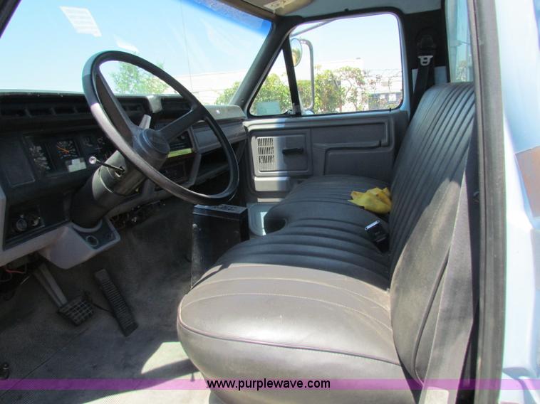 image for item D5312 1997 Ford F800 dump truck