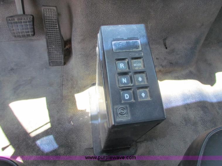 image for item D5312 1997 Ford F800 dump truck