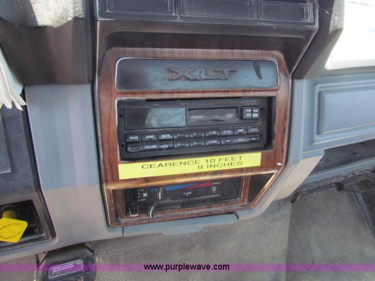 image for item D5312 1997 Ford F800 dump truck