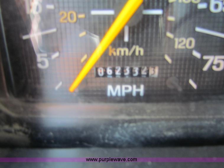 image for item D5312 1997 Ford F800 dump truck