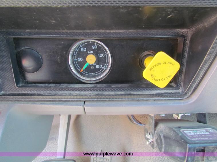 image for item D5312 1997 Ford F800 dump truck