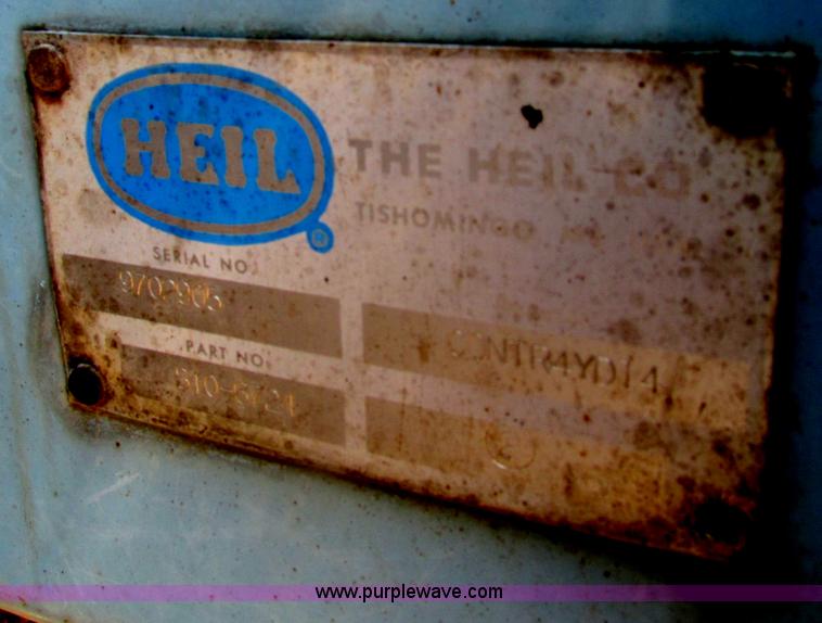 image for item D5312 1997 Ford F800 dump truck