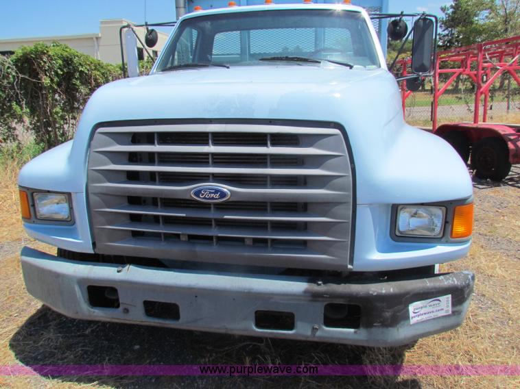 image for item D5312 1997 Ford F800 dump truck