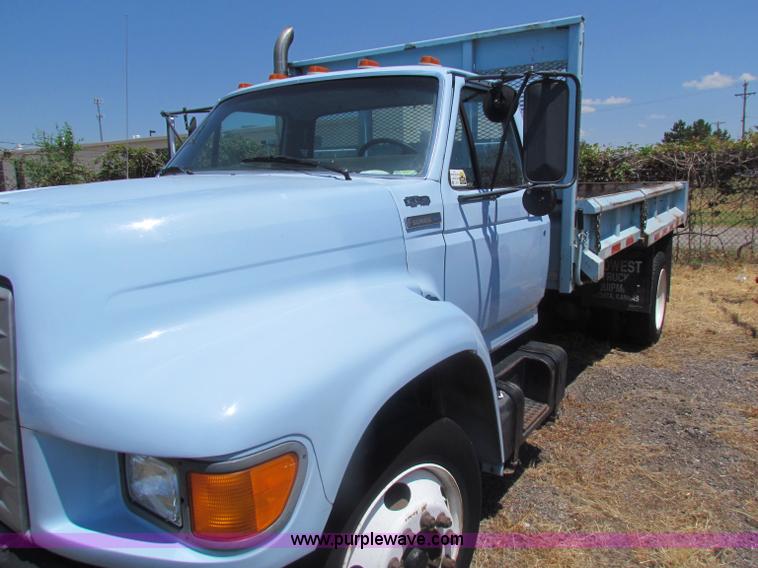 image for item D5312 1997 Ford F800 dump truck