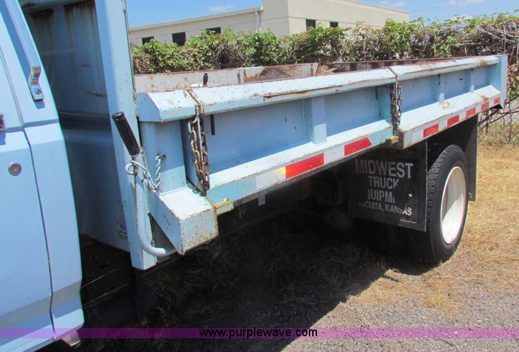 image for item D5312 1997 Ford F800 dump truck
