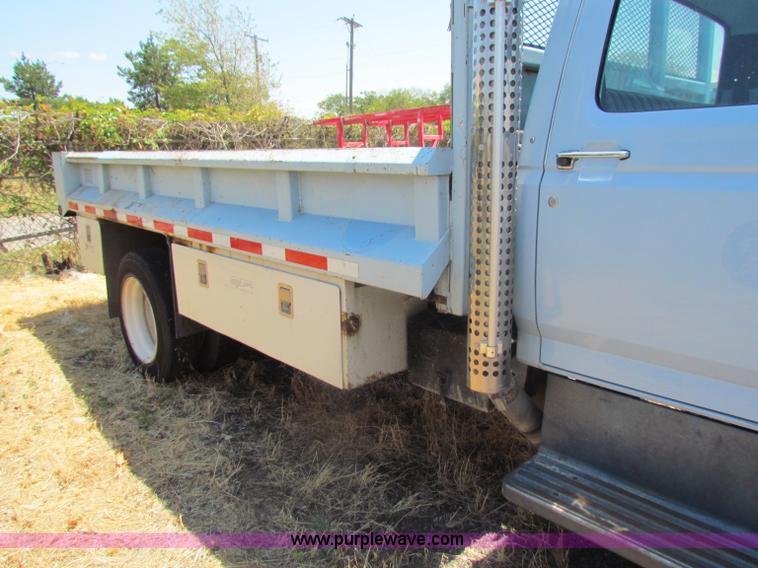 image for item D5312 1997 Ford F800 dump truck