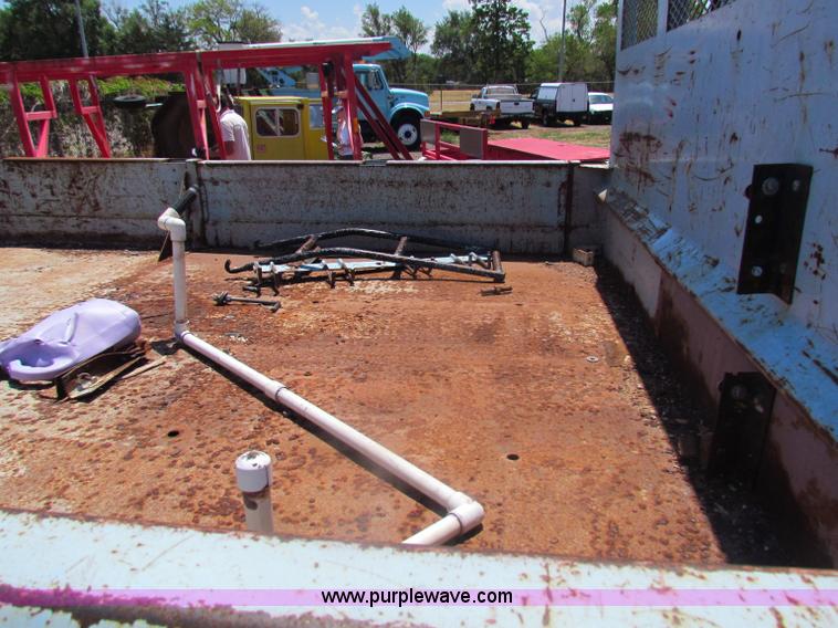 image for item D5312 1997 Ford F800 dump truck