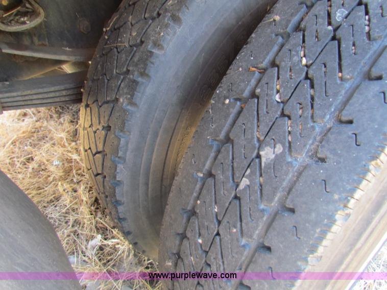 image for item D5312 1997 Ford F800 dump truck