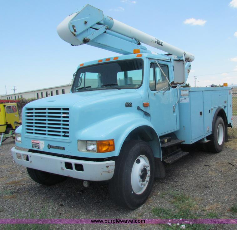 image for item D5318 1995 International 4700 bucket truck