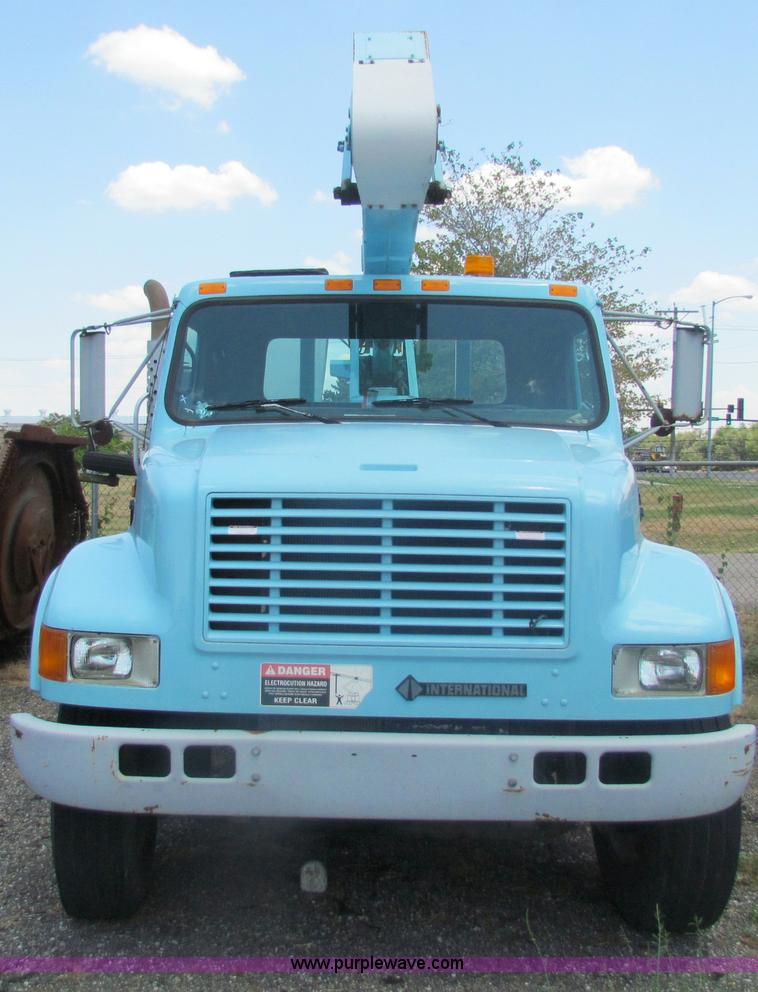 image for item D5318 1995 International 4700 bucket truck