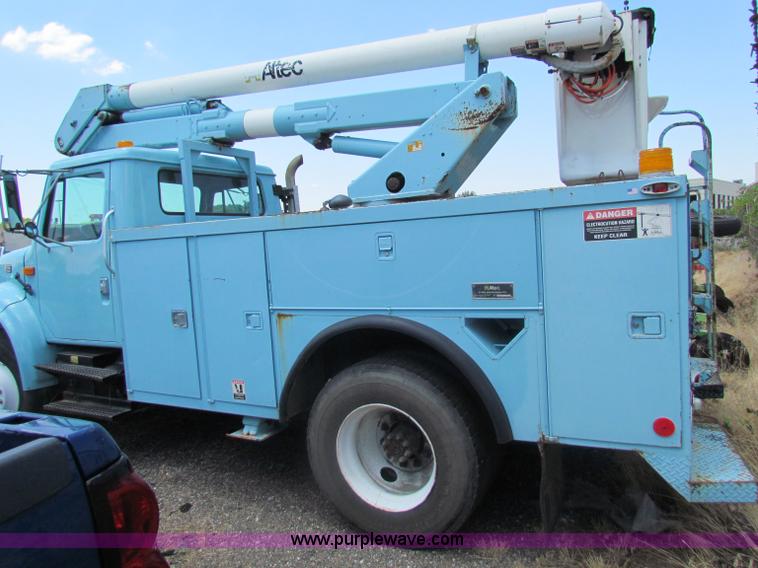 image for item D5318 1995 International 4700 bucket truck