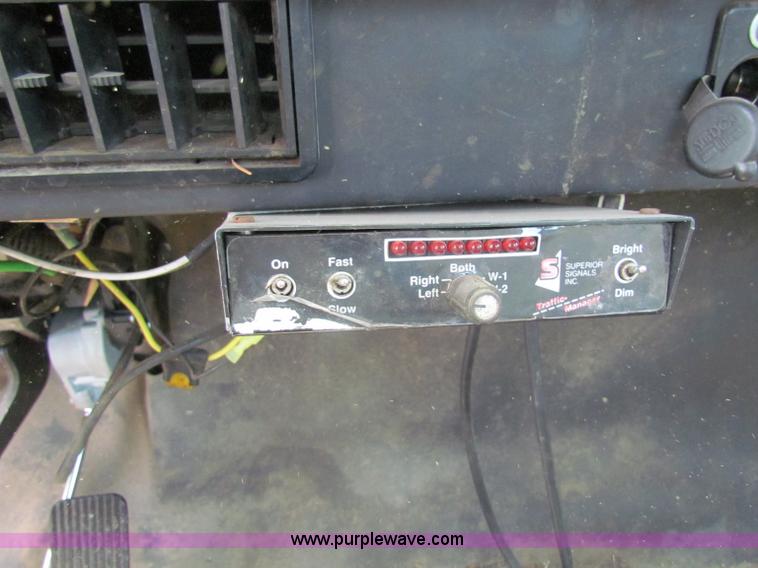 image for item D5318 1995 International 4700 bucket truck