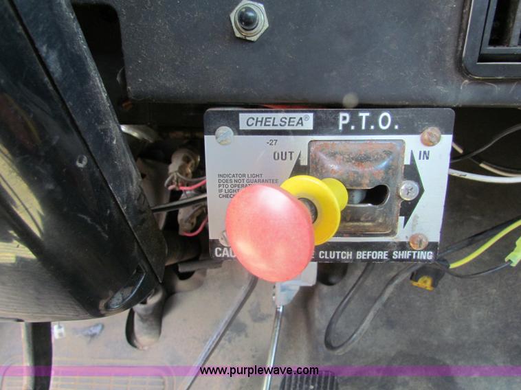 image for item D5318 1995 International 4700 bucket truck