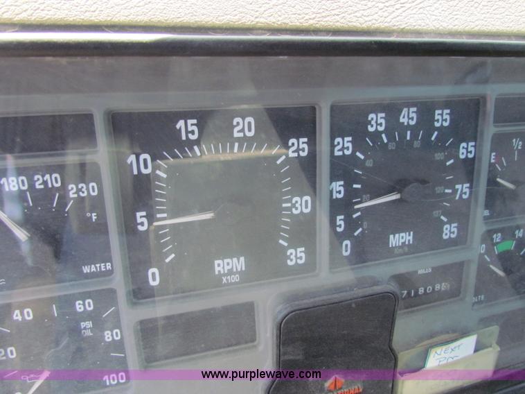 image for item D5318 1995 International 4700 bucket truck