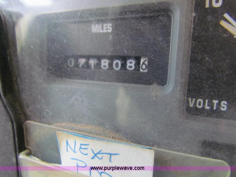 image for item D5318 1995 International 4700 bucket truck