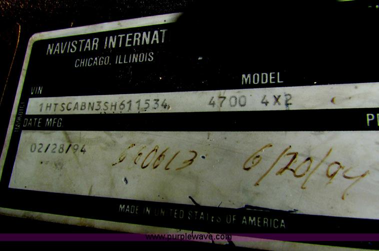 image for item D5318 1995 International 4700 bucket truck