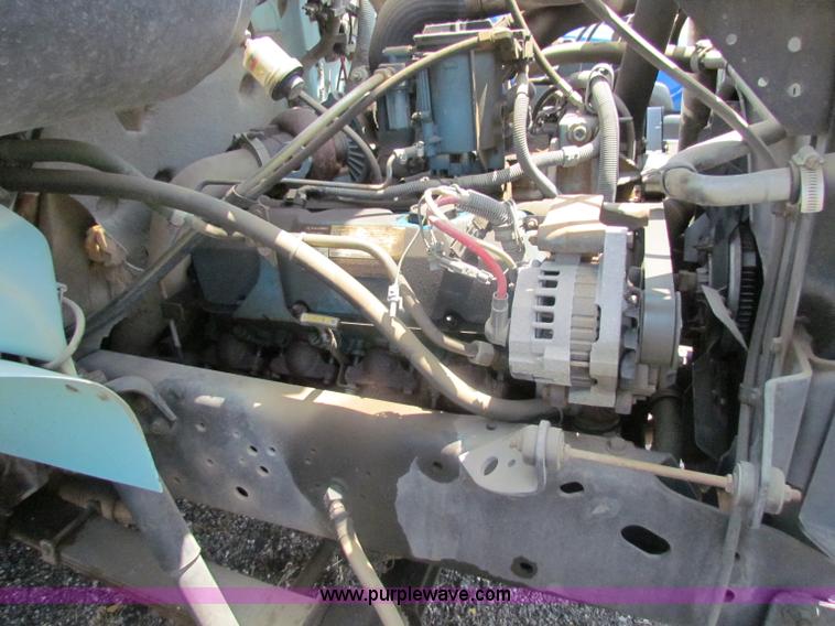 image for item D5318 1995 International 4700 bucket truck