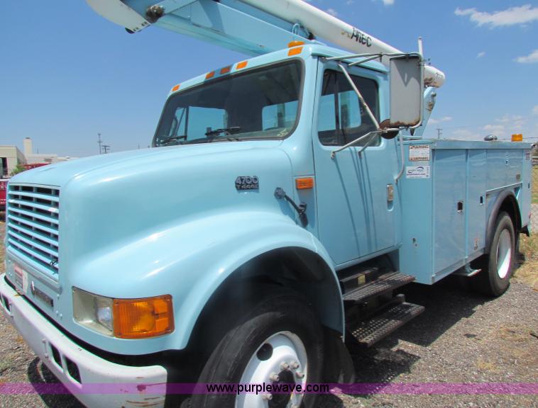 image for item D5318 1995 International 4700 bucket truck