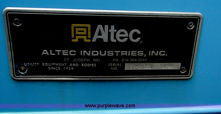 image for item D5318 1995 International 4700 bucket truck