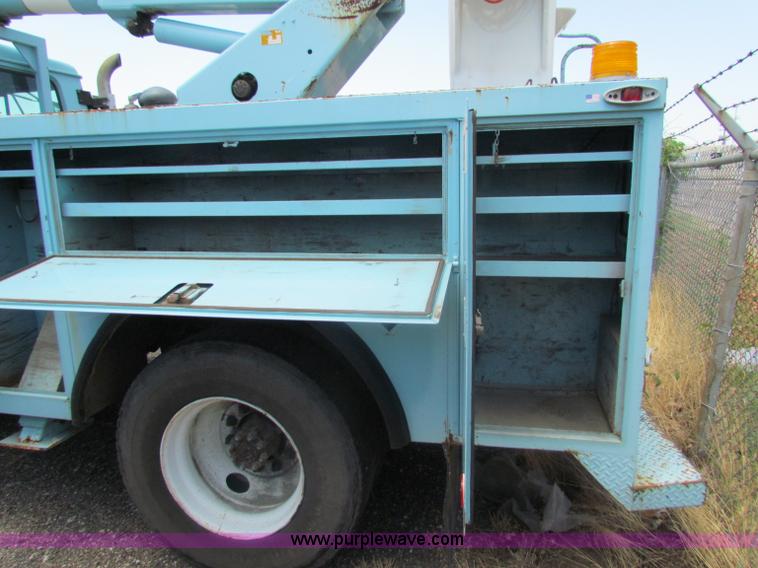 image for item D5318 1995 International 4700 bucket truck