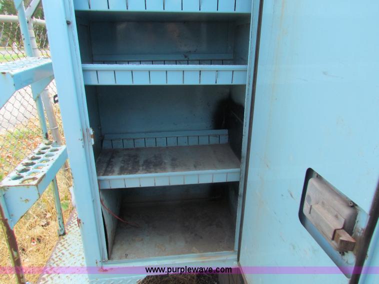 image for item D5318 1995 International 4700 bucket truck