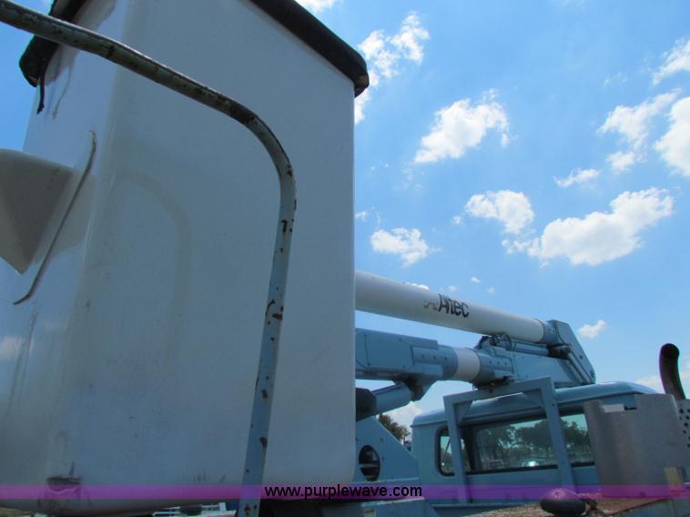 image for item D5318 1995 International 4700 bucket truck