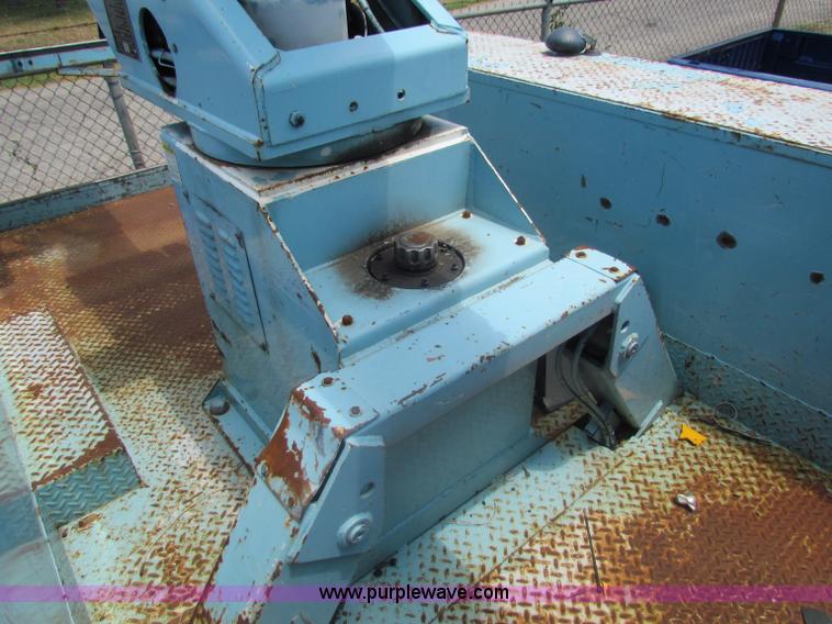 image for item D5318 1995 International 4700 bucket truck