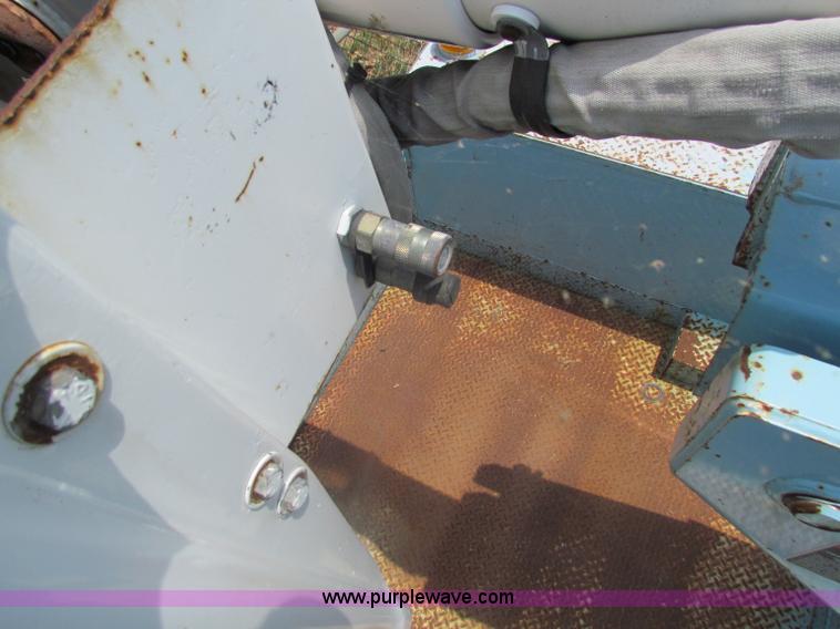 image for item D5318 1995 International 4700 bucket truck