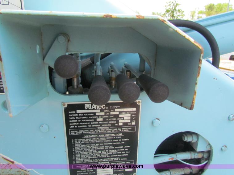 image for item D5318 1995 International 4700 bucket truck