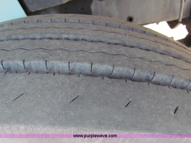 image for item D5318 1995 International 4700 bucket truck