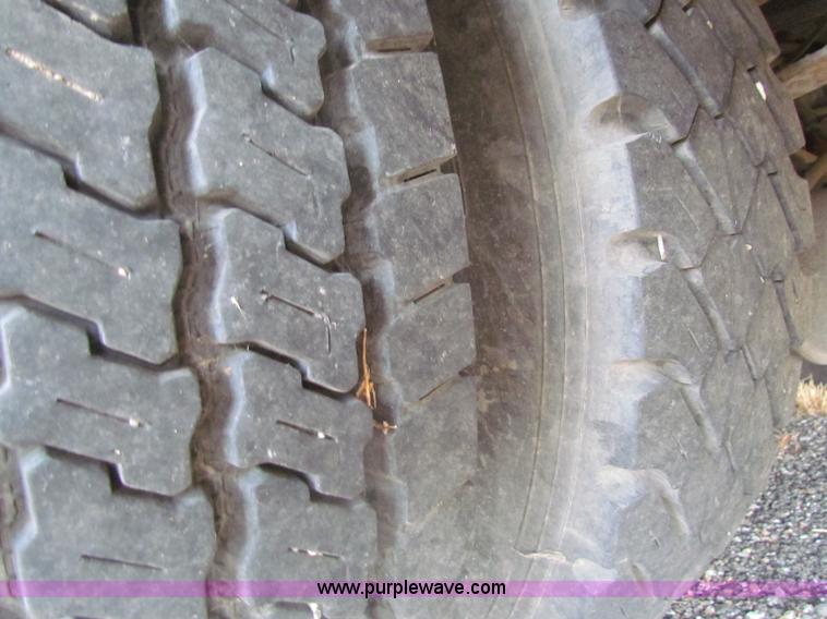 image for item D5318 1995 International 4700 bucket truck