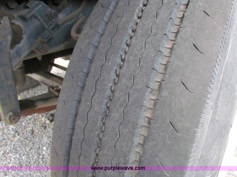 image for item D5318 1995 International 4700 bucket truck