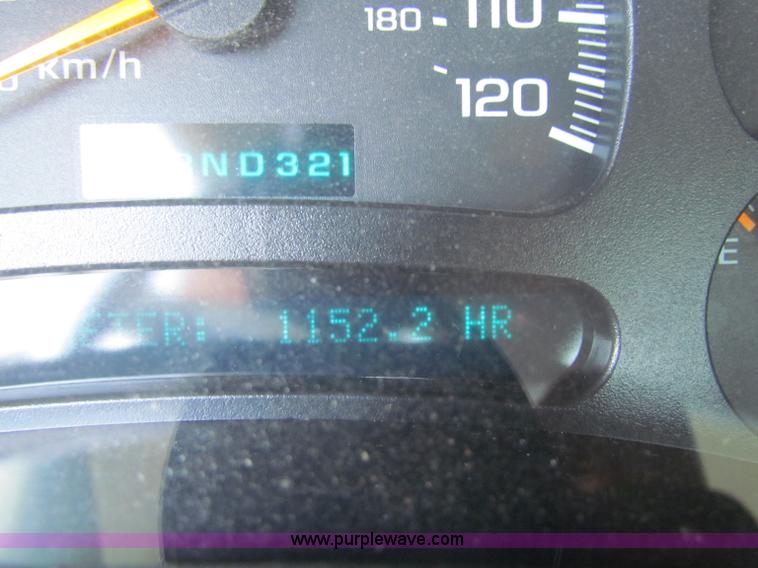 image for item D5319 2004 Chevrolet Silverado 2500 HD pickup truck