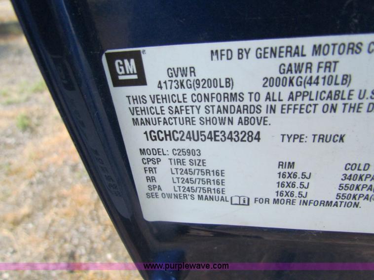 image for item D5319 2004 Chevrolet Silverado 2500 HD pickup truck