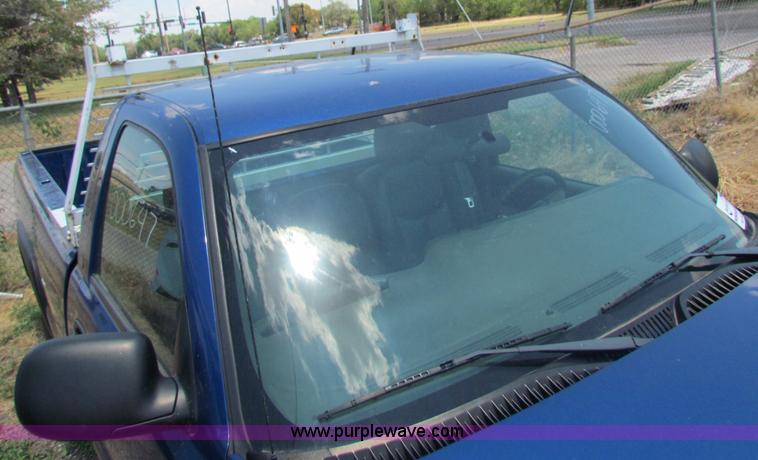 image for item D5319 2004 Chevrolet Silverado 2500 HD pickup truck