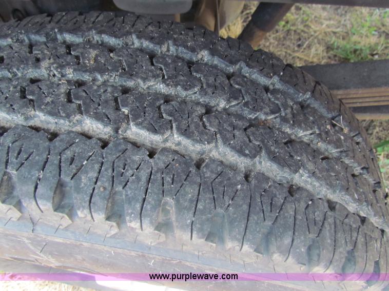 image for item D5319 2004 Chevrolet Silverado 2500 HD pickup truck