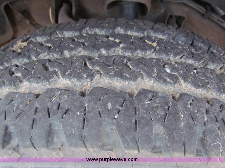 image for item D5319 2004 Chevrolet Silverado 2500 HD pickup truck