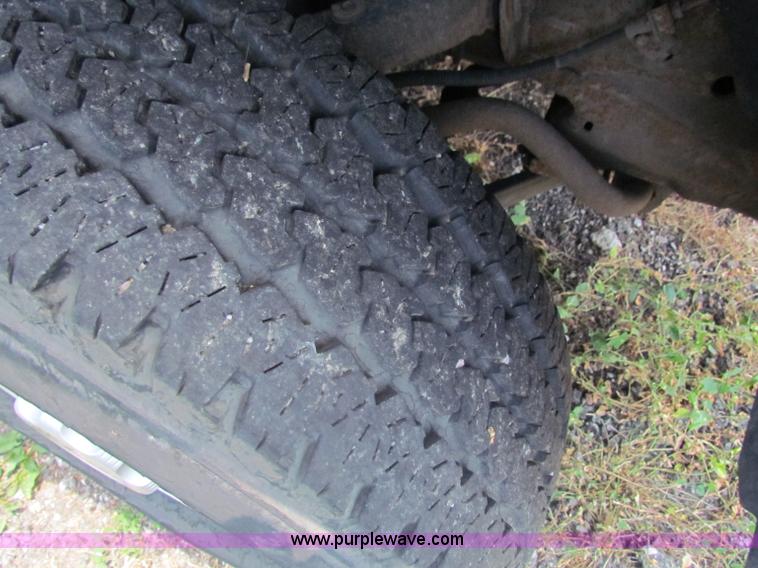 image for item D5319 2004 Chevrolet Silverado 2500 HD pickup truck