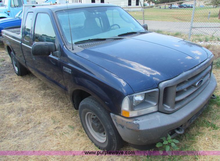 image for item D5320 2003 Ford F250 XL Super Duty SuperCab pickup truck