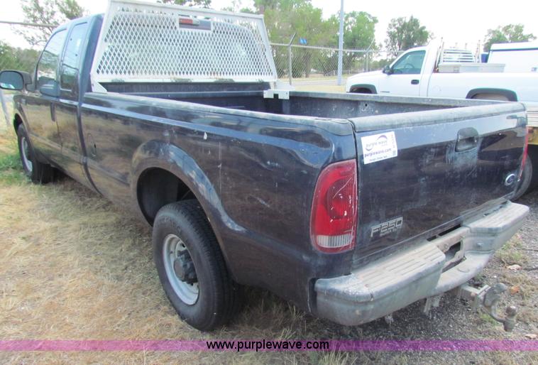 image for item D5320 2003 Ford F250 XL Super Duty SuperCab pickup truck