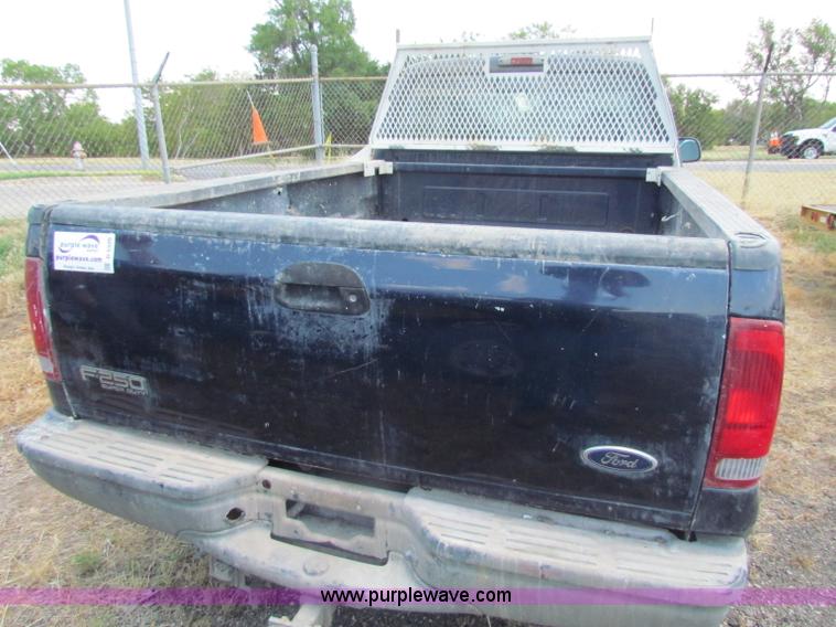 image for item D5320 2003 Ford F250 XL Super Duty SuperCab pickup truck