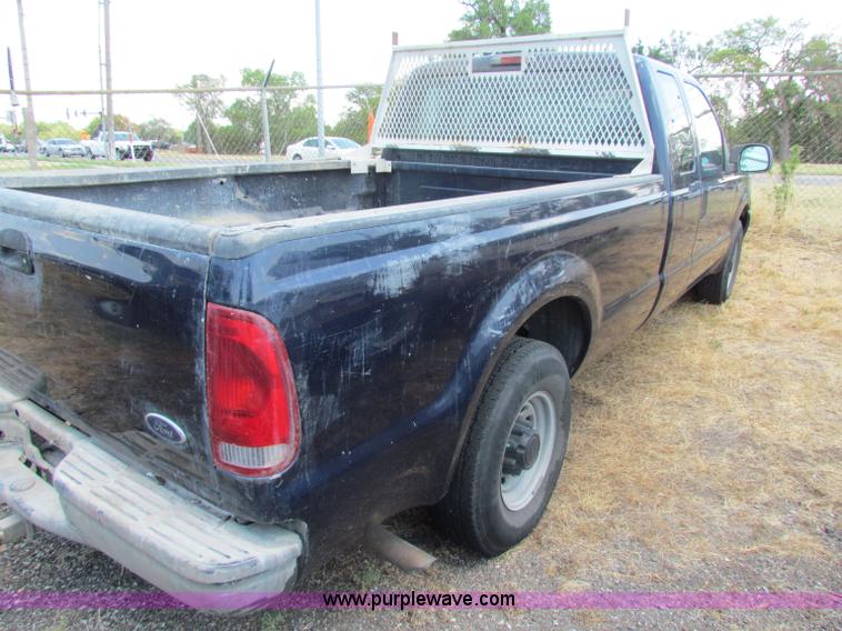 image for item D5320 2003 Ford F250 XL Super Duty SuperCab pickup truck