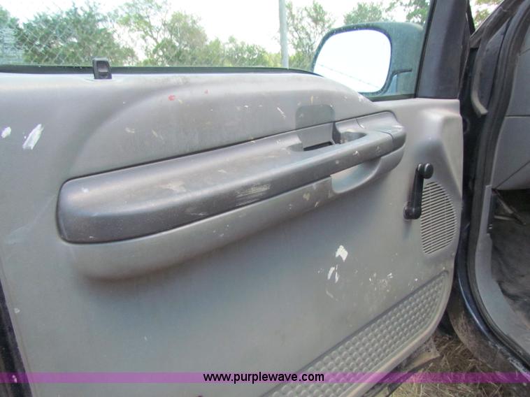 image for item D5320 2003 Ford F250 XL Super Duty SuperCab pickup truck