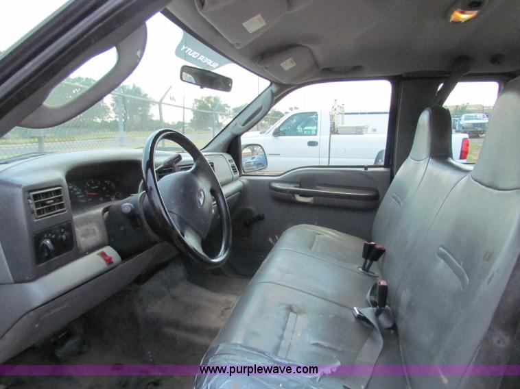 image for item D5320 2003 Ford F250 XL Super Duty SuperCab pickup truck