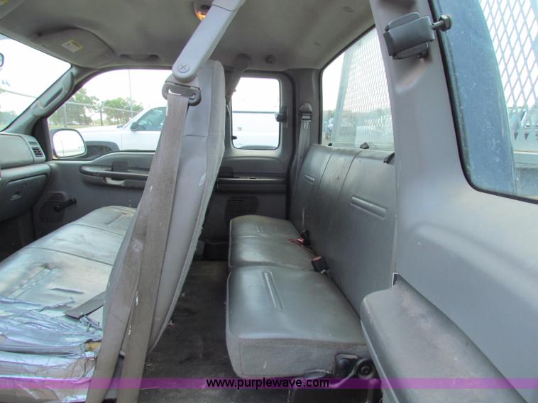 image for item D5320 2003 Ford F250 XL Super Duty SuperCab pickup truck