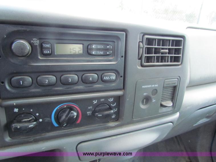 image for item D5320 2003 Ford F250 XL Super Duty SuperCab pickup truck